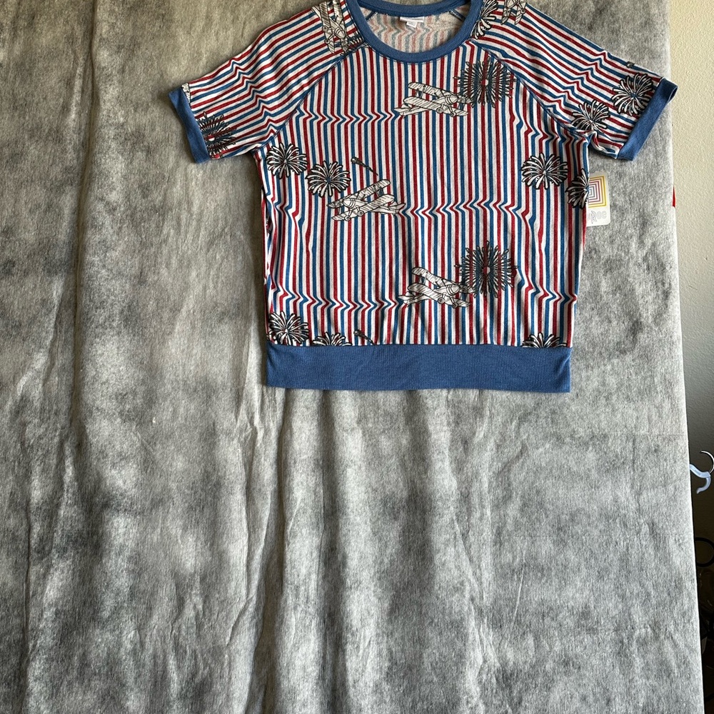 LULA ROE SIMPLY COMFORTABLE TOP SHORT SLEEVE PLANES PATRIOTIC WOMENS SZ LARGE